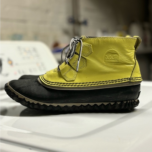 Sorel Shoes - Sorel booties. Waterproof black and yellow, Out N About, discontinued.